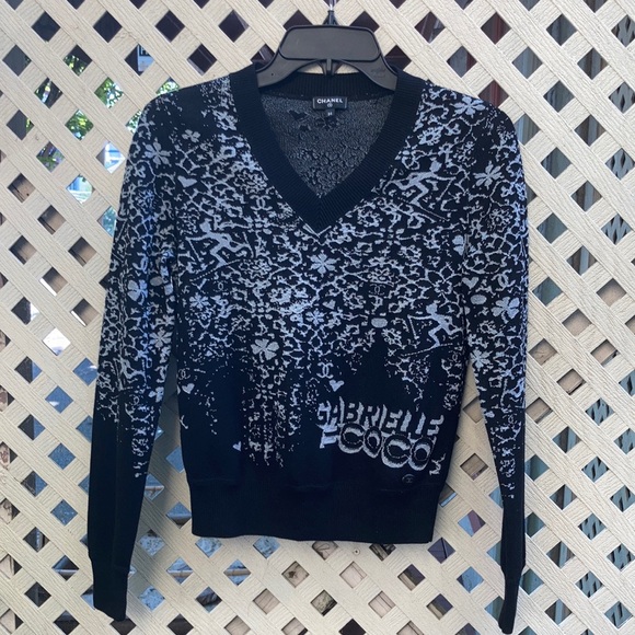 Chanel logo v-neck sweater
